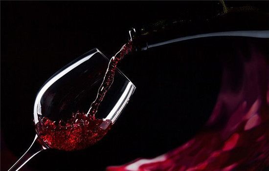 开瓶后喝不完的葡萄酒该怎么保存才能在下次喝的时候不变味呢?