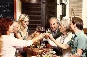 经常喝葡萄酒具有防衰老、益寿延年的效果