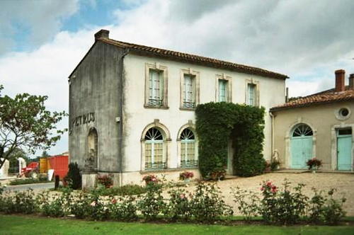 法国波尔多柏图斯酒庄Chateau Petrus Pomerol.jpg